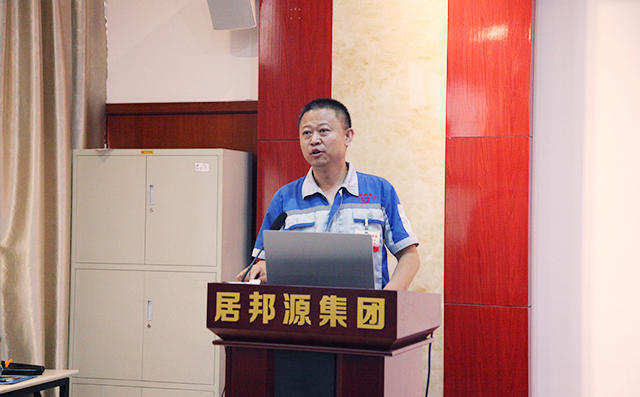 章丘豐源機械有限公司潘榮?？偨浝碜髯詈髸h總結致詞。